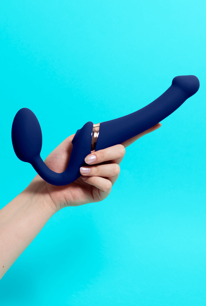 Sugador de Clitoris com Strap-on foto perfil nas mãos, pantynova | Sex Shop Produtos Eróticos Online