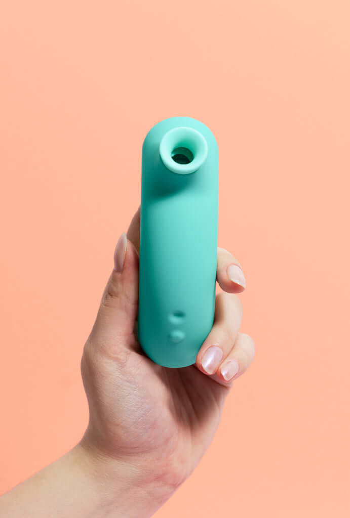 Sugador de Clitoris Mambo foto nas mãos, pantynova | Sex Shop Produtos Eróticos Online